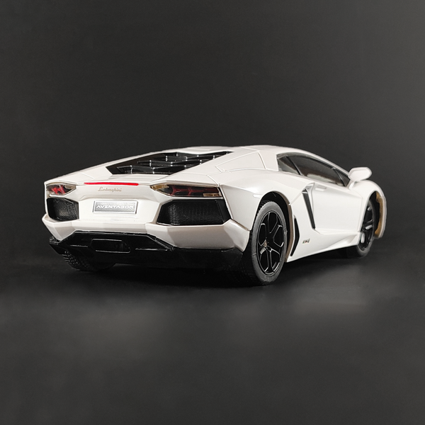 Lamborghini Aventador Coupé - 1:24 scale